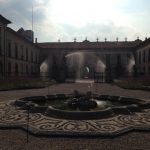 fontana del delfino e statue zampillanti