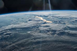 img_13-nasa-beams-of-light-on-a-golden-lake