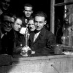 Primo-Levi-nel-Laboratorio-di-analisi-quantitativa-dellIstituto-di-Chimica_UniversitO__88Torinofeb1940L00003_h1