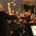 04-orchestra-filarmonica-di-lucca-e-il-direttore-andrea-colombini-300×169