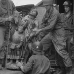 liberazione-di-berchtesgaden-e-recupero-della-collezione-goering-ad-opera-della-101st-aiirbone-division-courtesy-of-national-archives-records-administration