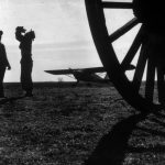 Folco Quilici_Ruote gigantesche delle vecchie caretas dei gauchos e piccoli aereo-taxi monomotori