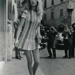 14.Vittorio La Verde, Brigitte Bardot esce dall’hotel Forum. Roma, 1965