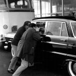 6.Agenzia Dufoto, Fotografi alla stazione Termini assaltano l’auto di Soraya