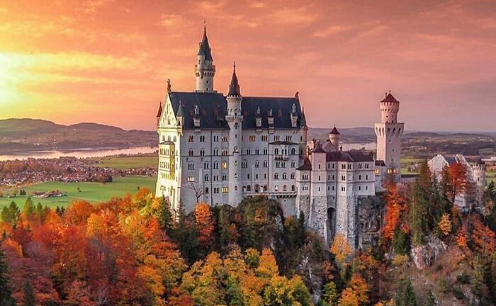 Il castello Disnery , Neuschwanstein in Baviera, Germania