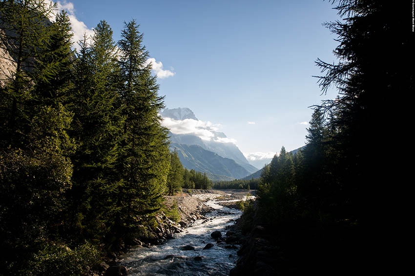 COURMAYEUR MONT BLANC vista panoramica fiume