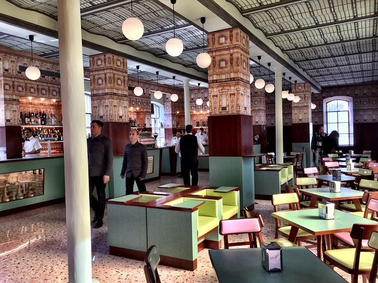 Bar Luce interno locale