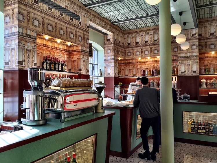 Bar Luce interno locale
