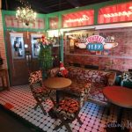 central perk beijing interno del locale con vetrina