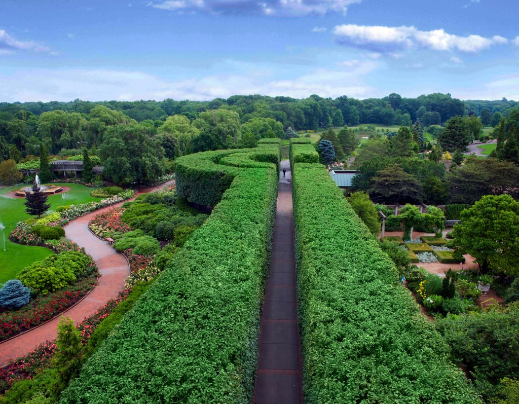 vista dall'alto del giardino botanico di Chicago con siepe verde