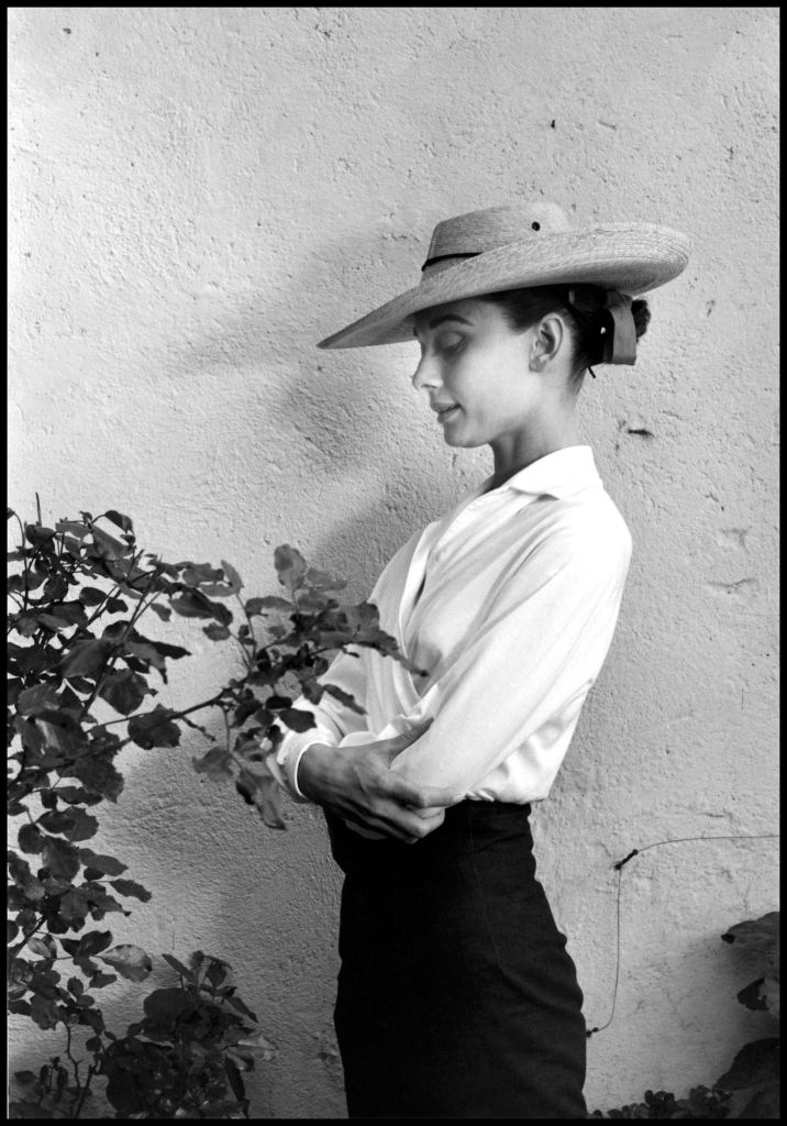 Inge Morath fotografa Audrey Hepburn sul set di Unforgiven