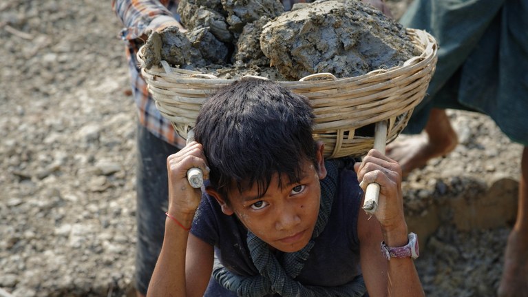 giornata mondiale contro il lavoro minorile bambini lacvoratori