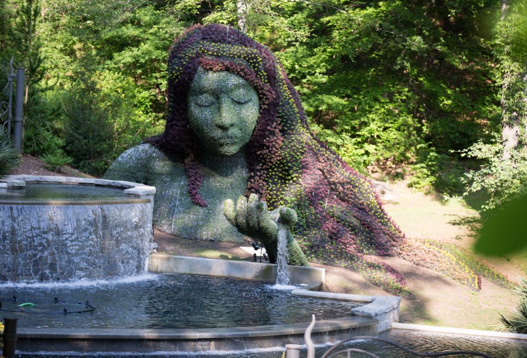 scultura e fontana del giardino botanico di Atlanta