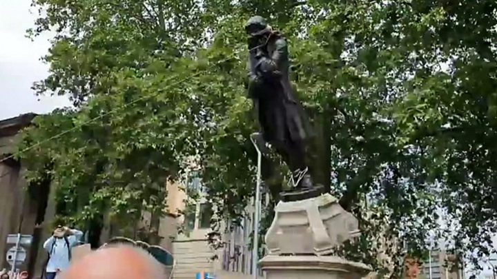 Edward Colston STATUA ABBATTUTA A BRISTOL