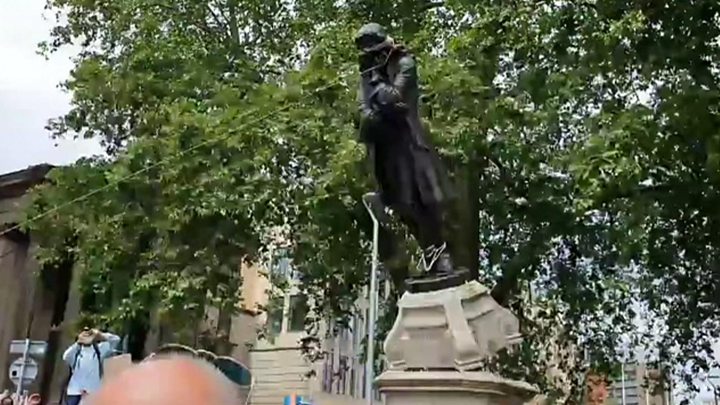 Edward Colston STATUA ABBATTUTA A BRISTOL