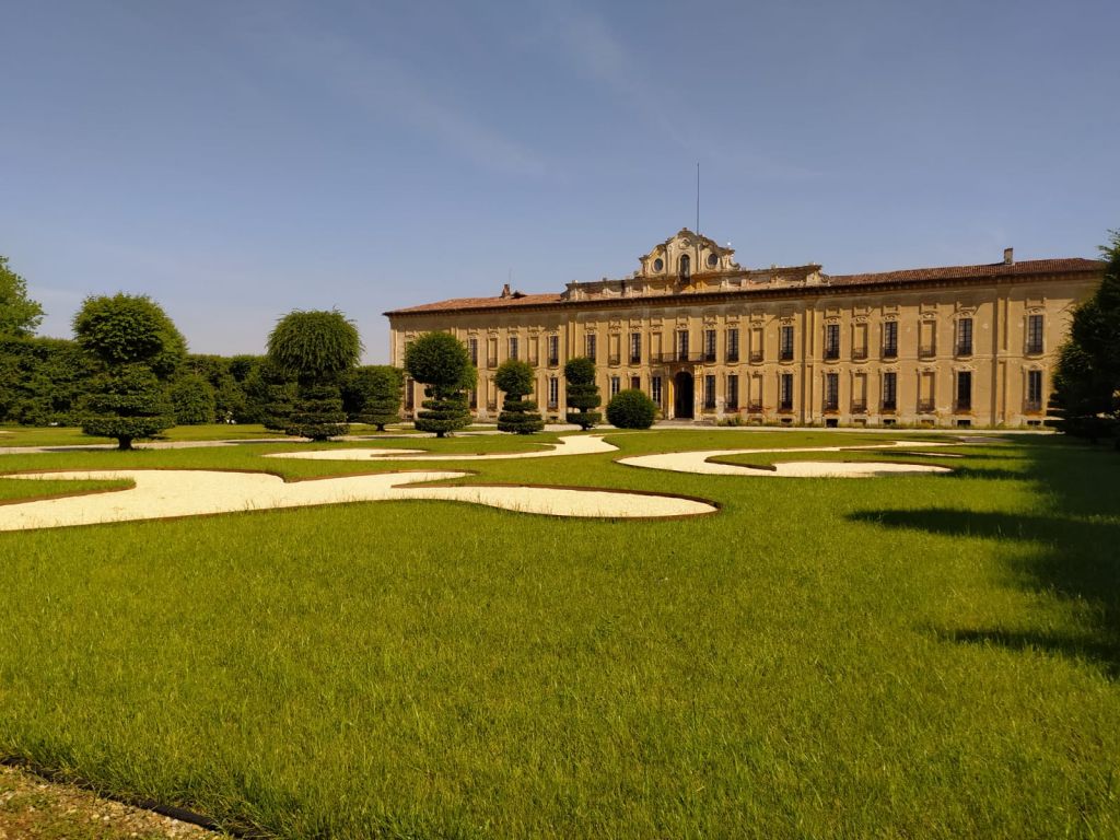 Parterre e facciata sud villa arconati