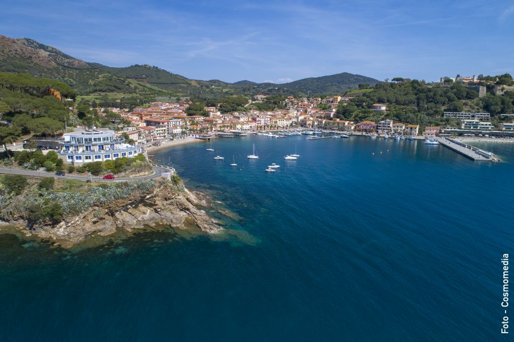 vista dall'alto di Porto Azzurro Isola d'Elba