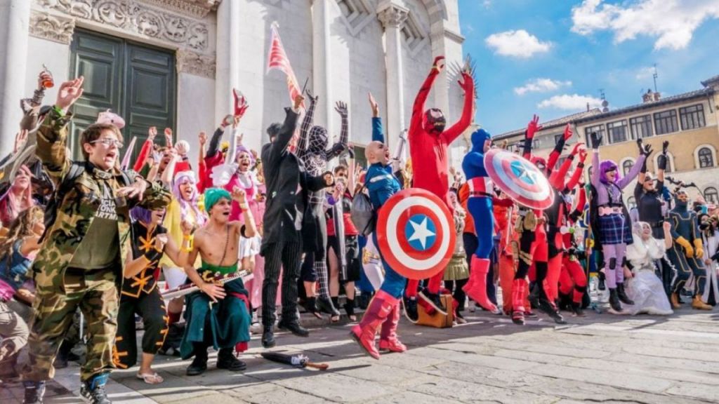 Lucca Comics & Games cosplay durante l'evento che esultano