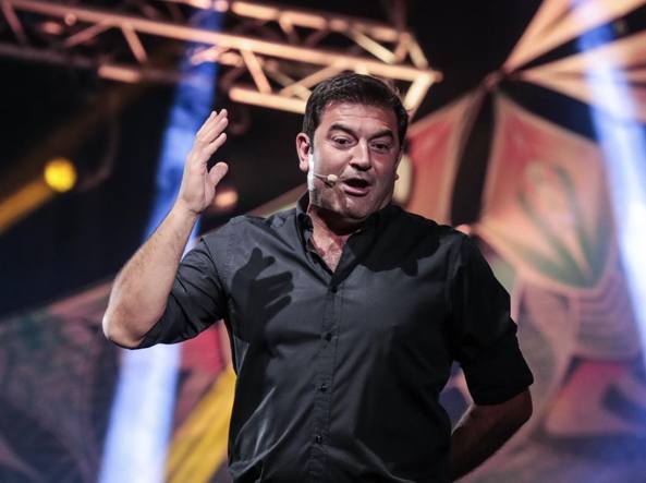 Max Giusti sul palco