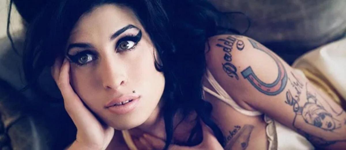 Amy Winehouse in primo piano