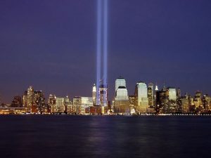 11 settembre i due faci di luce a ricordo delle torri gemelle