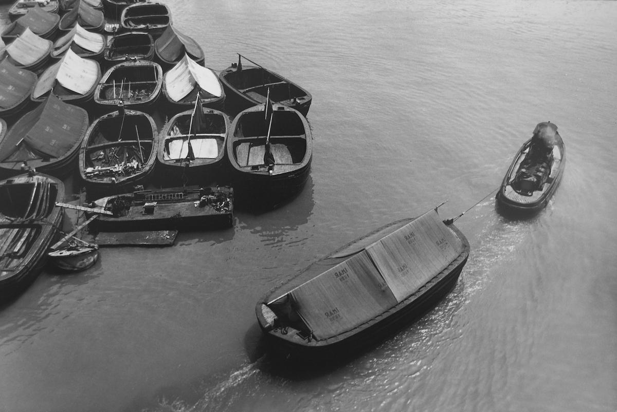 Foto in bianco e nero di Biennale Donna Lisetta Carmi, Porto di Genova