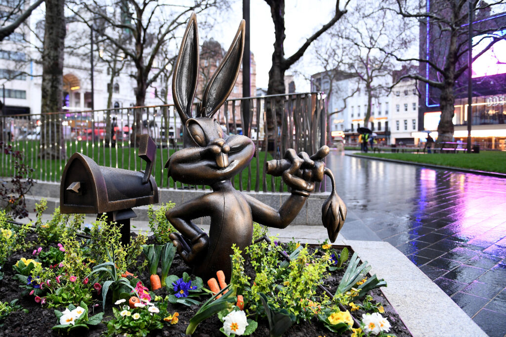 Una nuova statua di Harry Potter a Londra Bugs Bunny