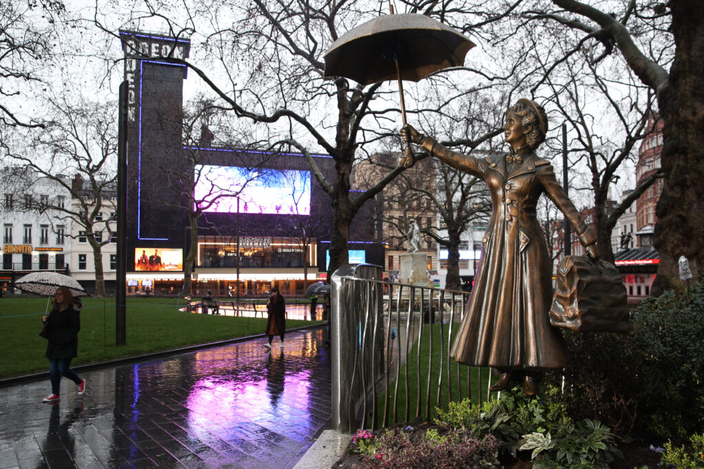 Una nuova statua di Harry Potter a Londra Mary Poppins