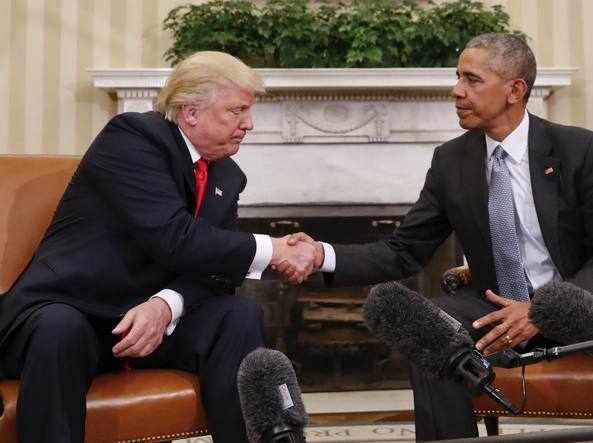 Donald Trump, nominato per il Premio Nobel stringe la mano a Barack Obama