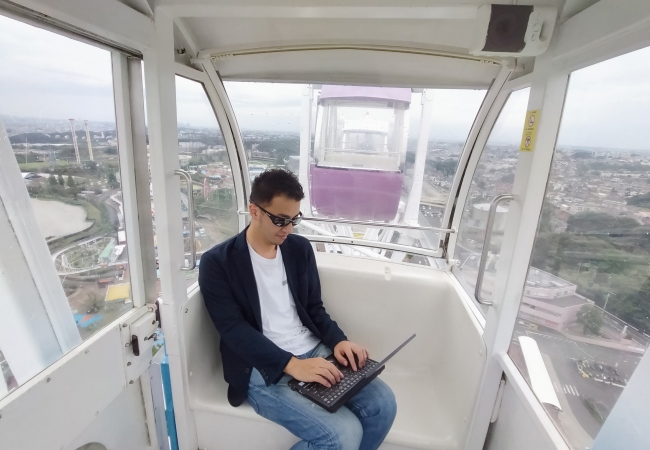smart working tokyo ruota panoramica interno di una cabina