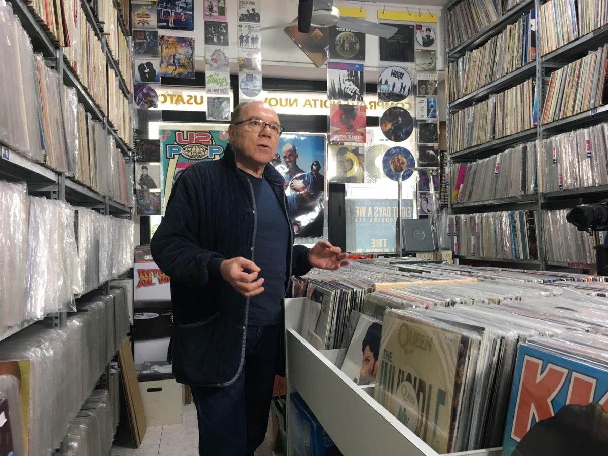 Vinilici  carlo verdone in una scena del film