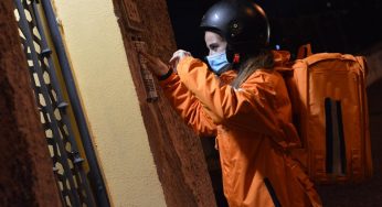 A Natale regala il teatro con Consegne, una performance da coprifuoco