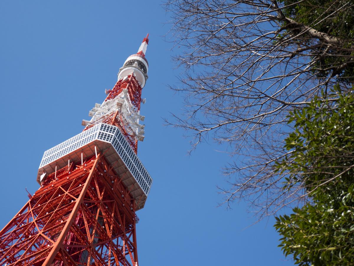 Virtual Tokyo Tower vista dal basso della torre