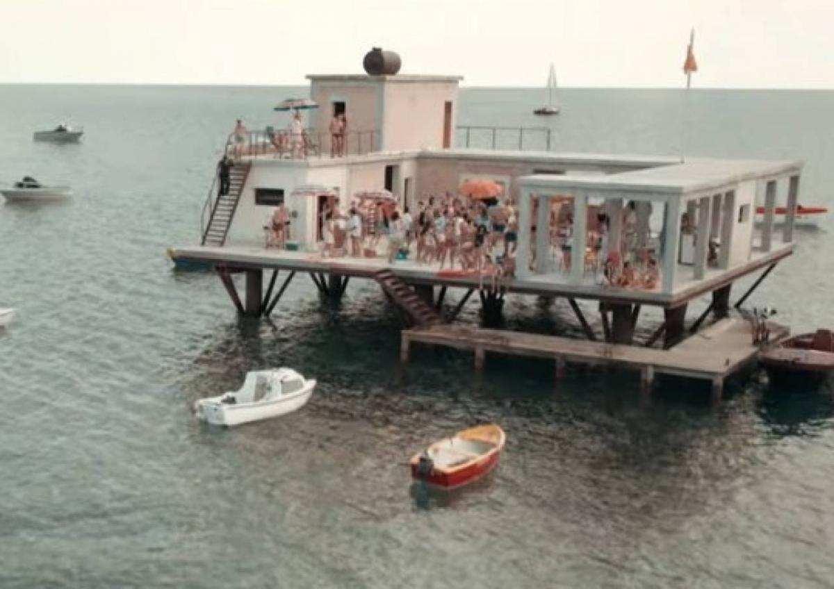 L'incredibile storia dell'isola delle rose la piattaforma del film