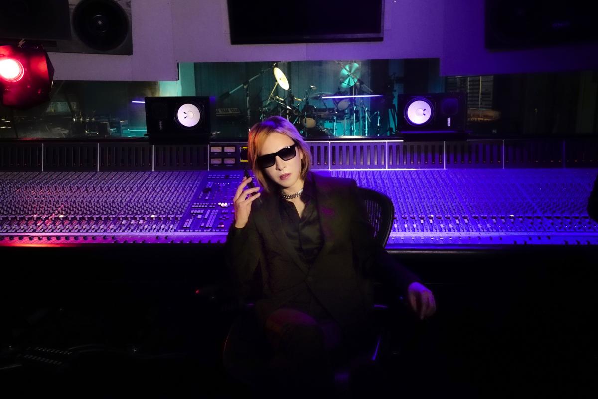 Yoshiki: Under The Sky Yoshiki in studio di registrazione
