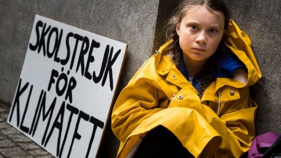 Greta Thunberg ha compiuto 18 anni tre anni fa davanti al parlamento svedese