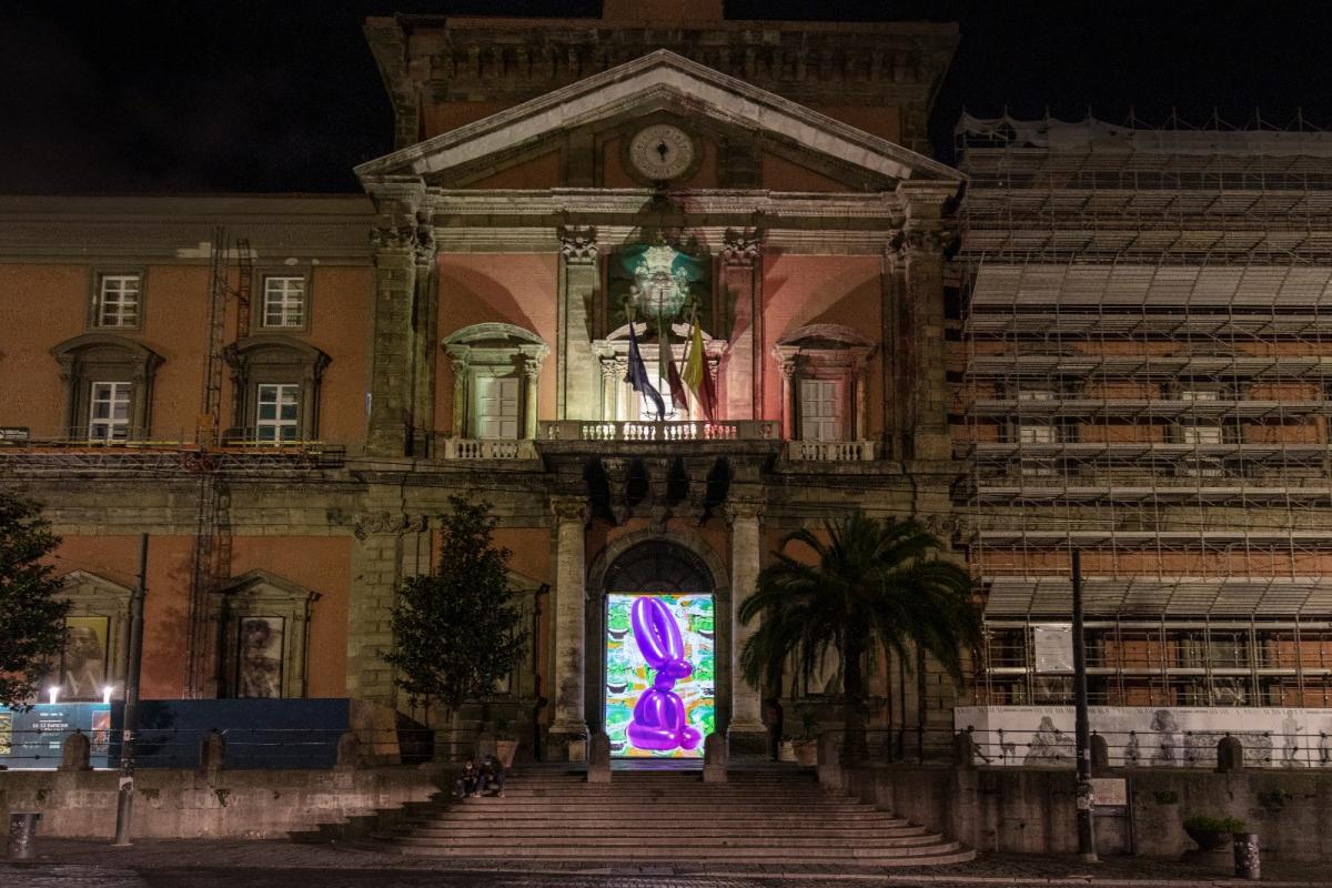 L'arte illumina il centro storico di Napoli Jeff Koons, Untitled