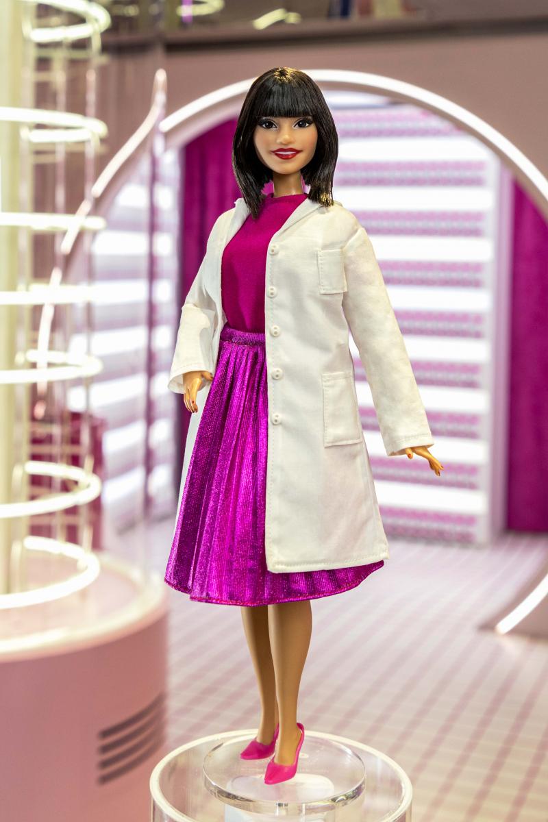 Estetista Cinica diventa Barbie la bambola