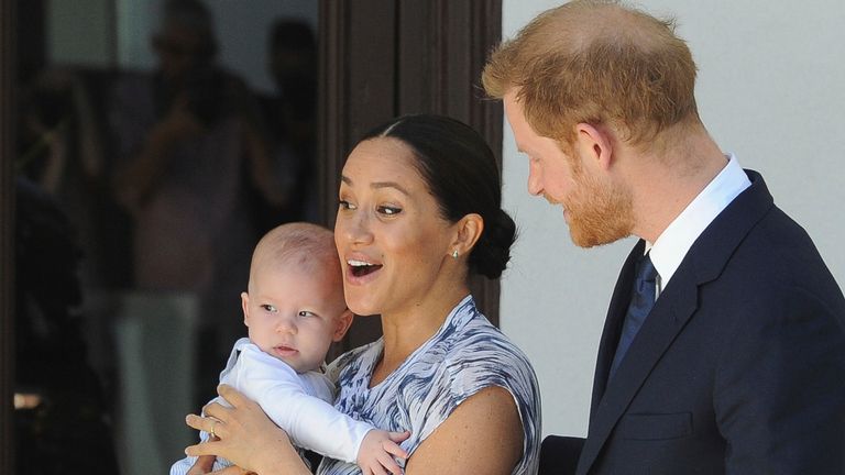 Harry e Meghan con Archie