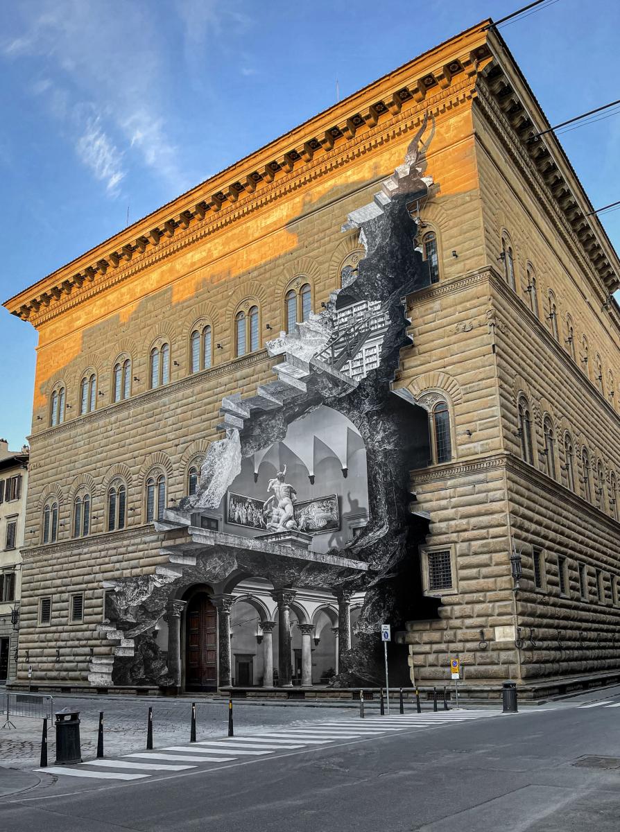 Palazzo Strozzi cambia volto facciata ridipinta