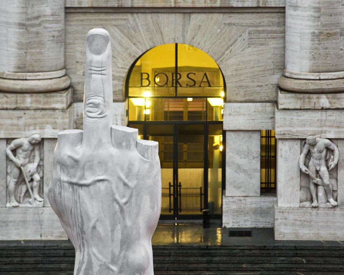 Maurizio Cattelan, L.O.V.E. 2010, Piazza degli Affari, Milan, photo zeno zotti