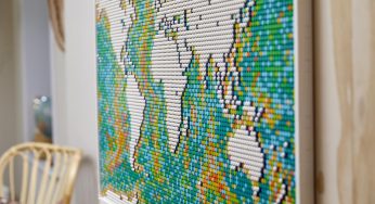 Torniamo a viaggiare con il nuovo set Mappa del mondo LEGO Art