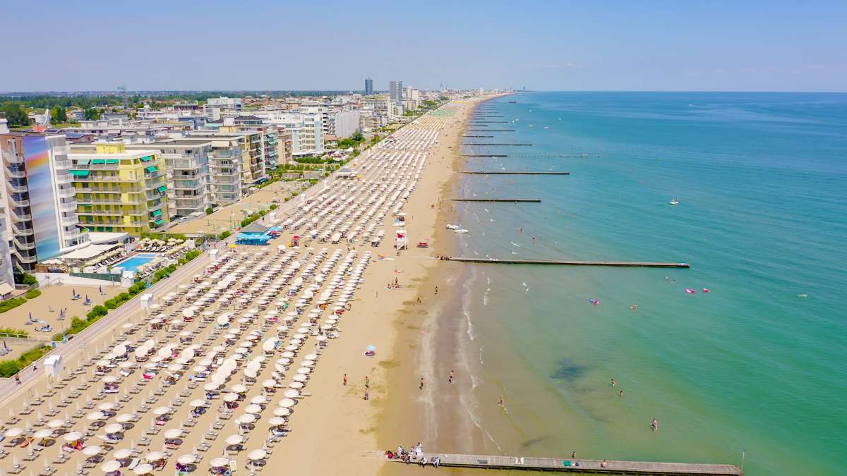 I luoghi di mare migliori del centro-nord Italia: vista dall'alto del lido di Jesolo