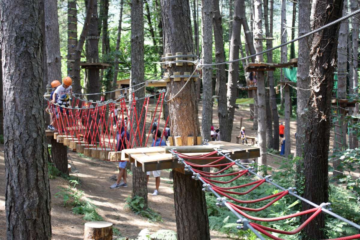 Attività da fare in Umbria: percorso volante al parco avventura di Scheggino