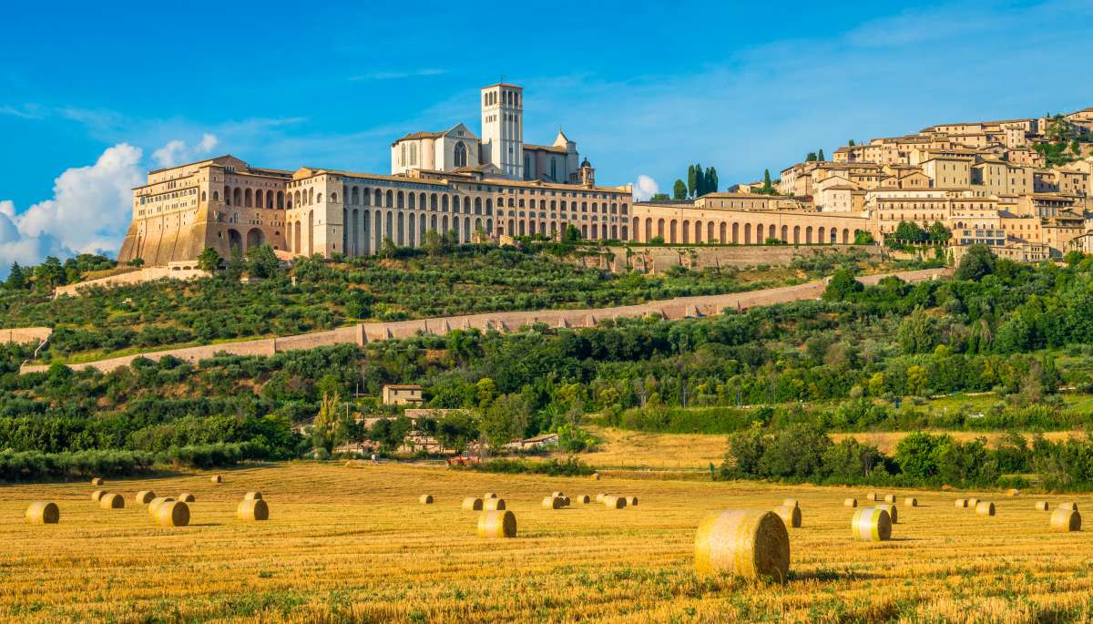 Umbria on the road: vista panoramica della Basilica di San Francesco d'Assisi