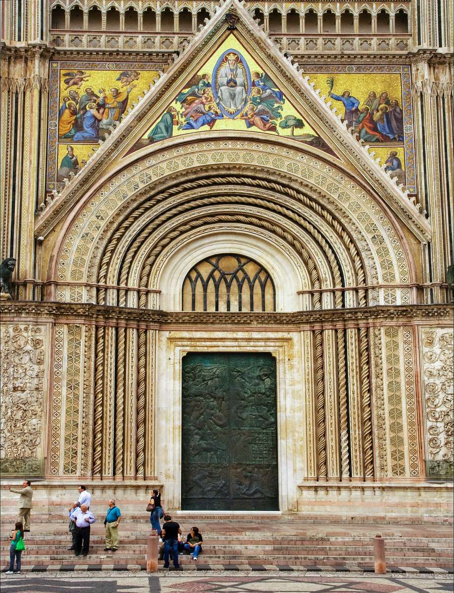 Umbria on the road: la coloratissima facciata del Duomo di Orvieto