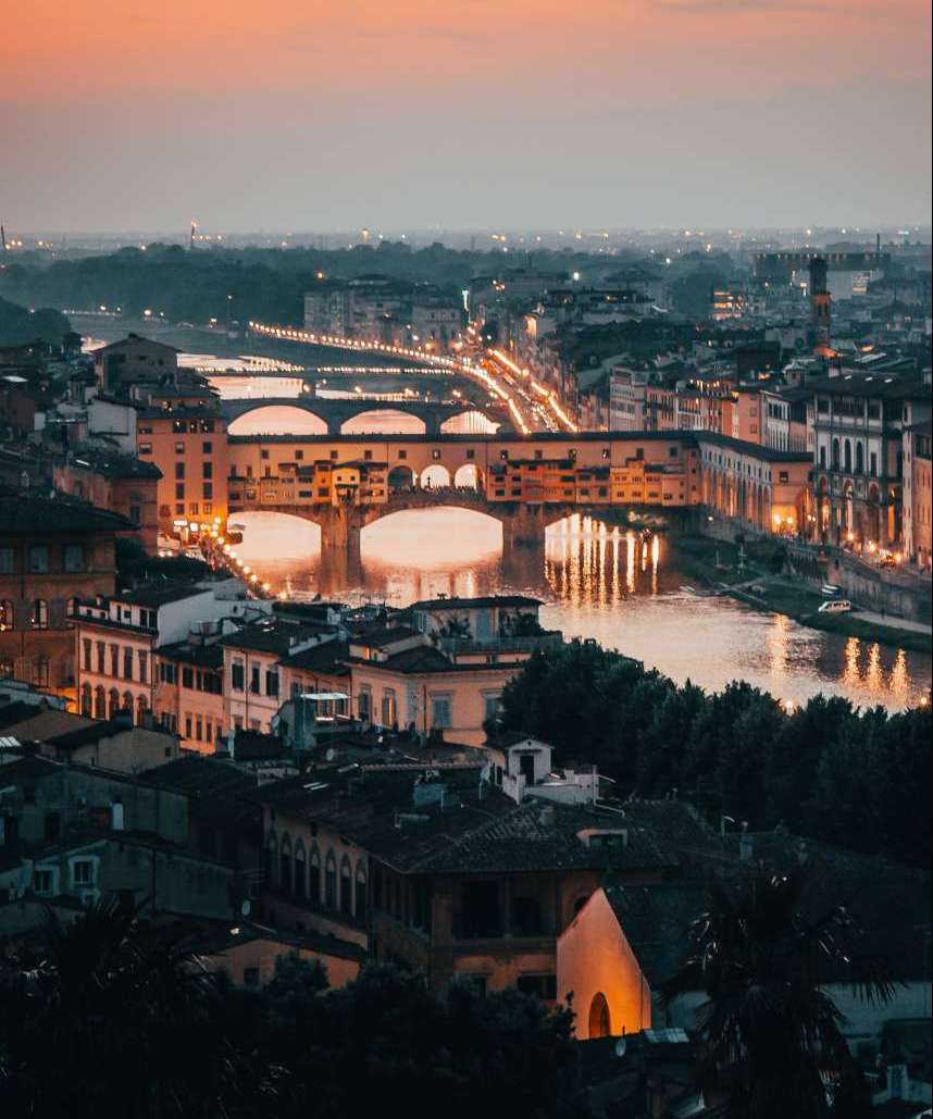 Immagine del Ponte Vecchio e di Firenze al tramonto
