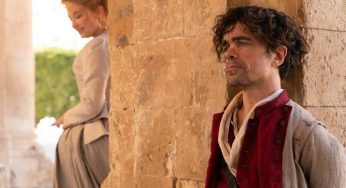 Cyrano, al cinema Peter Dinklage nei panni Bergerac incanta il pubblico. Recensione