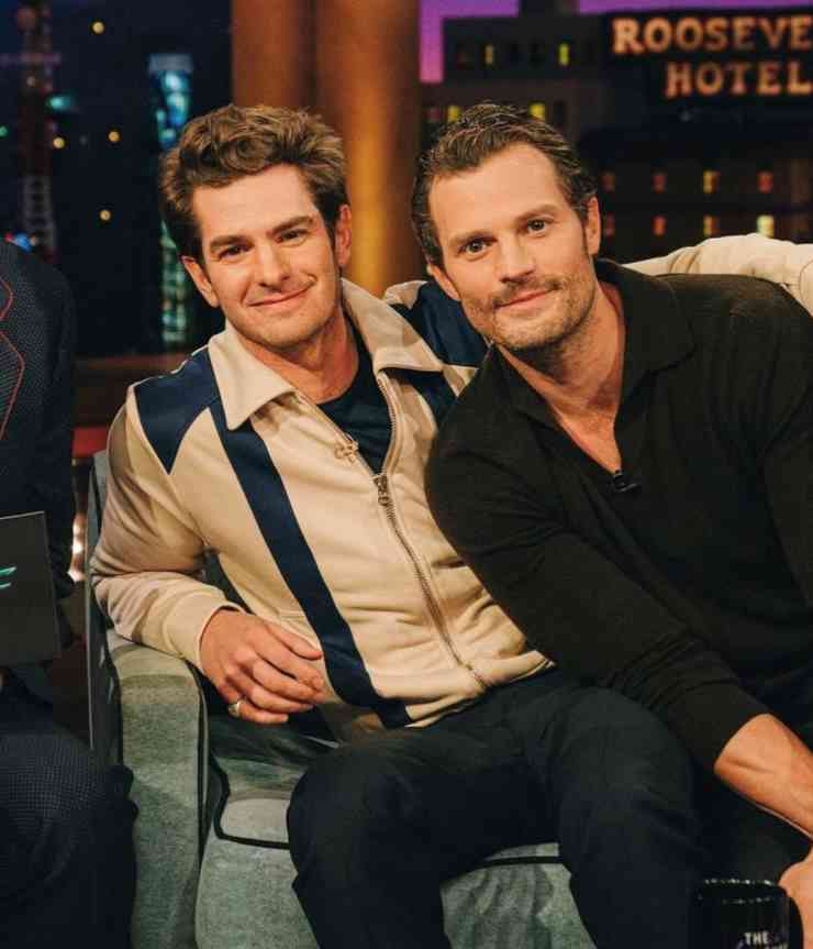 Andrew Garfield e Dornan 