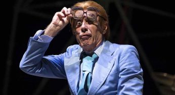 Teo Teocoli arriva al teatro Manzoni di Milano con il suo one man show